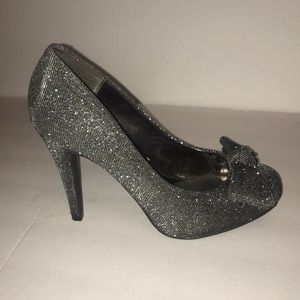 Glitter Bow Pump
